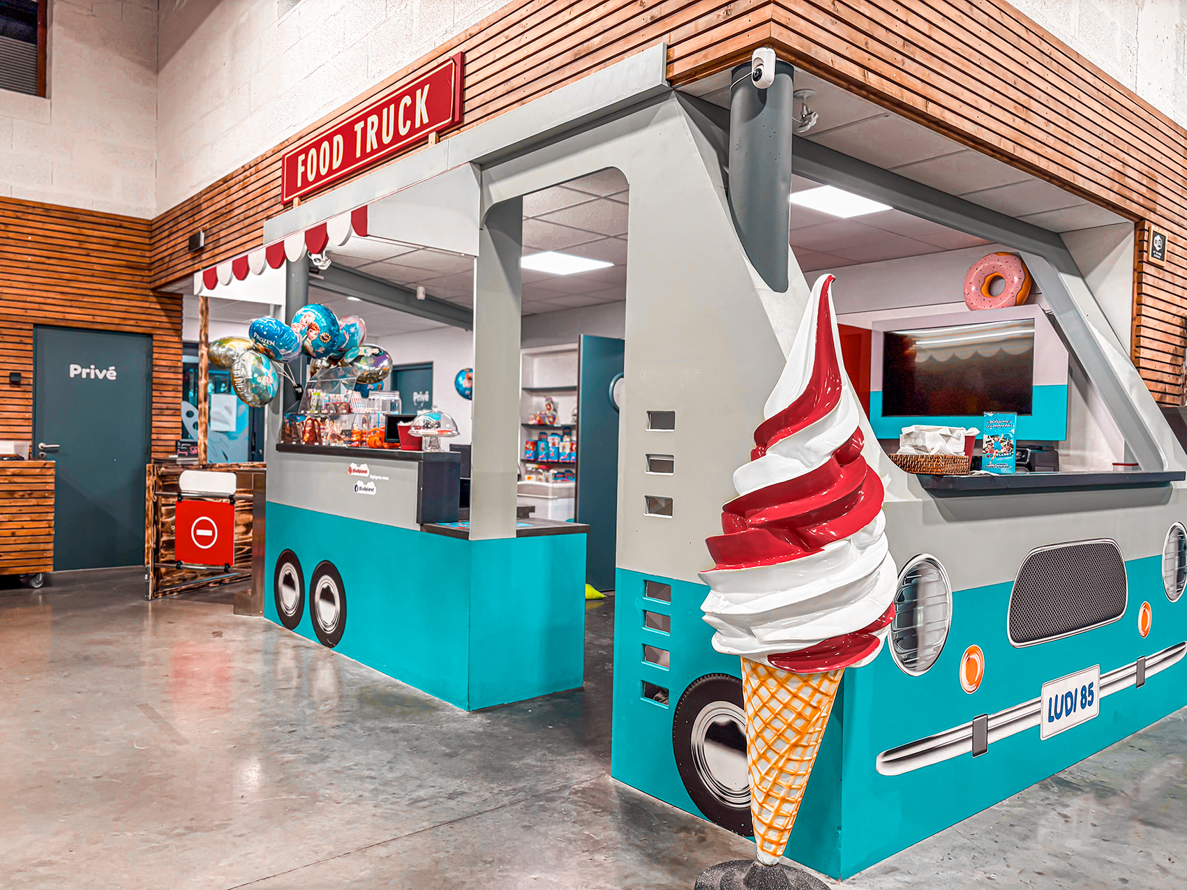 food-truck-interieur-ludi-planet-montaigu